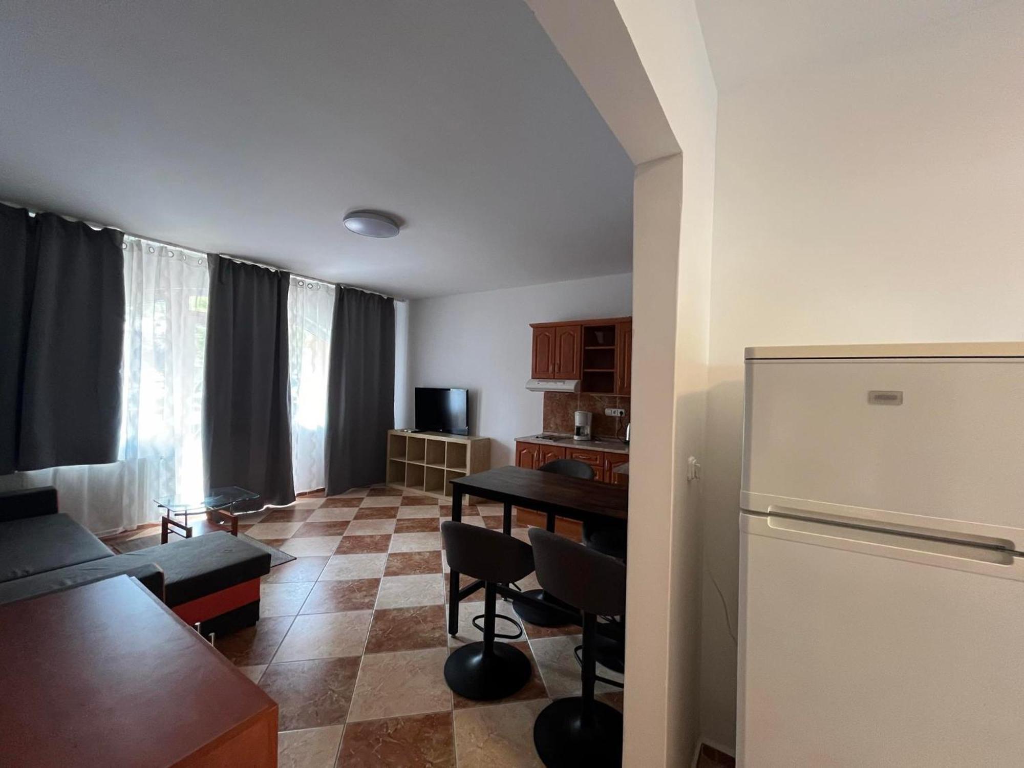 Y Apartman Balatonlelle Esterno foto