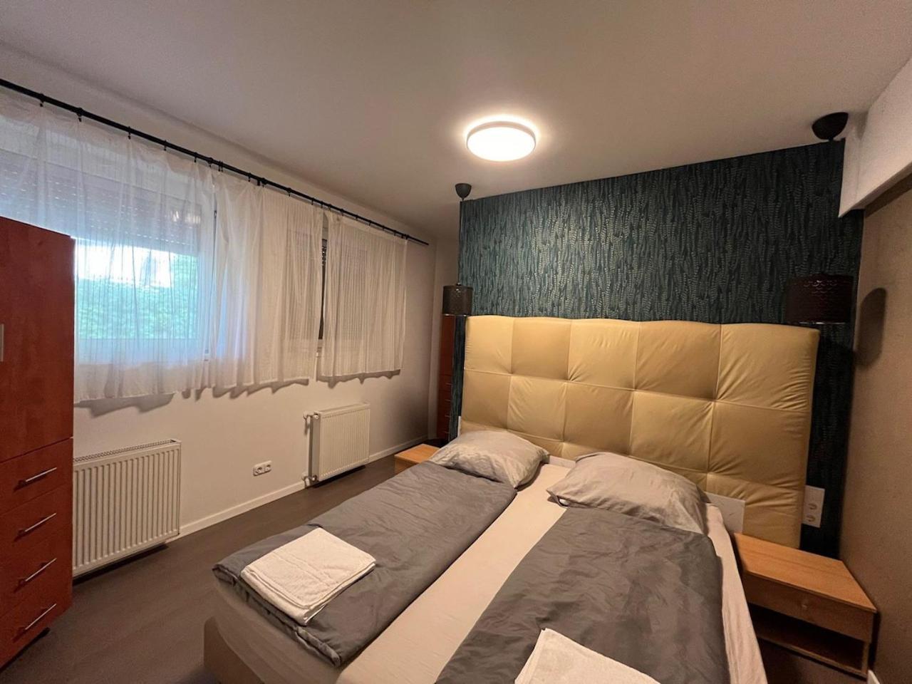 Y Apartman Balatonlelle Esterno foto