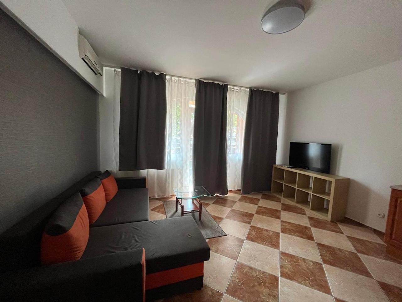 Y Apartman Balatonlelle Esterno foto