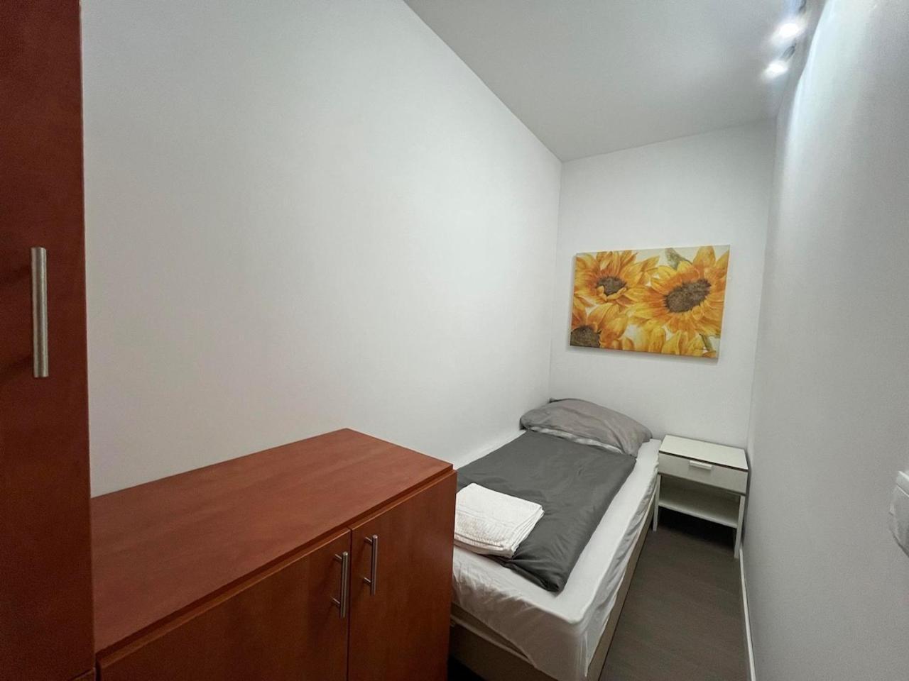 Y Apartman Balatonlelle Esterno foto