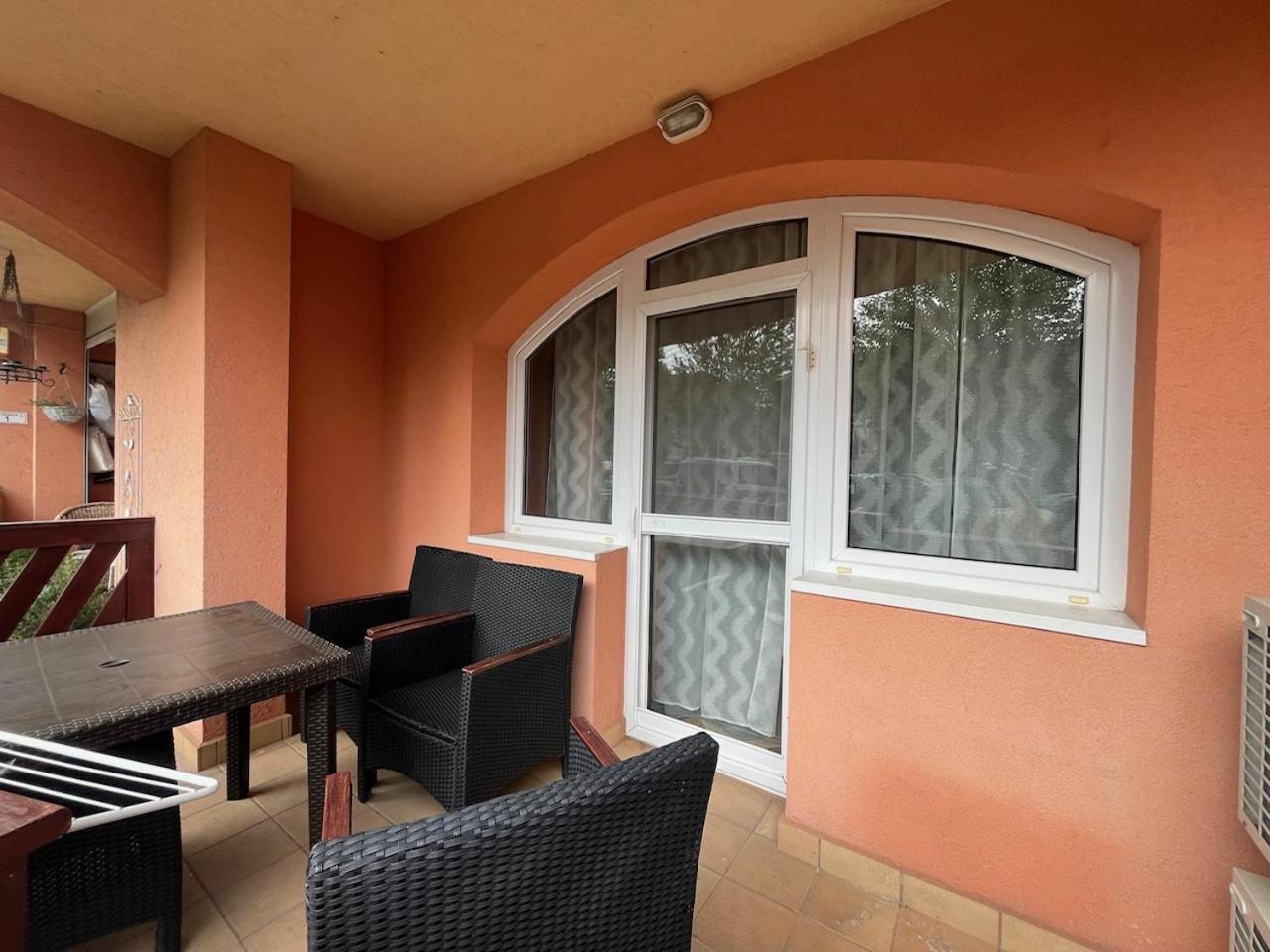 Y Apartman Balatonlelle Esterno foto