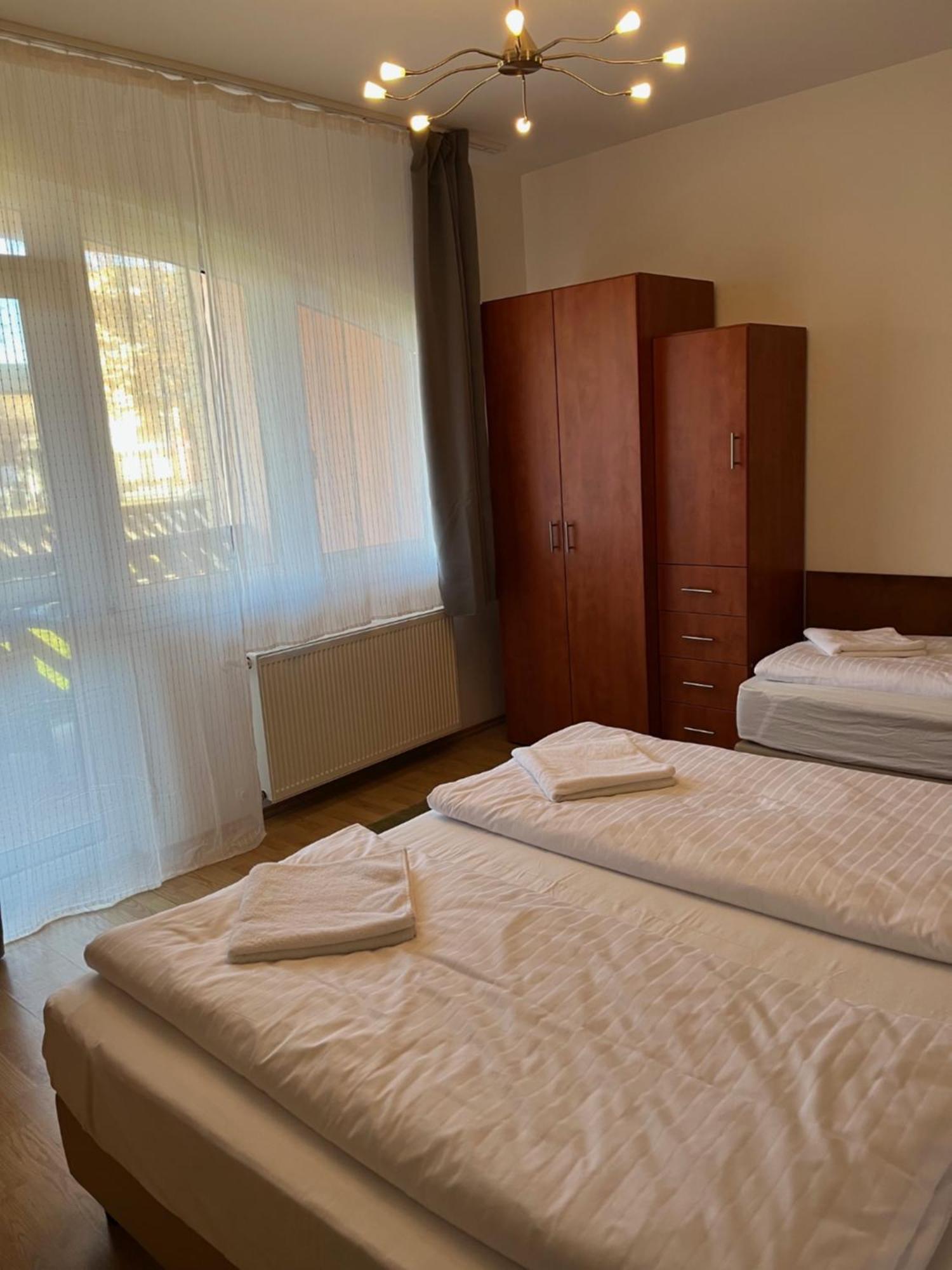Y Apartman Balatonlelle Esterno foto