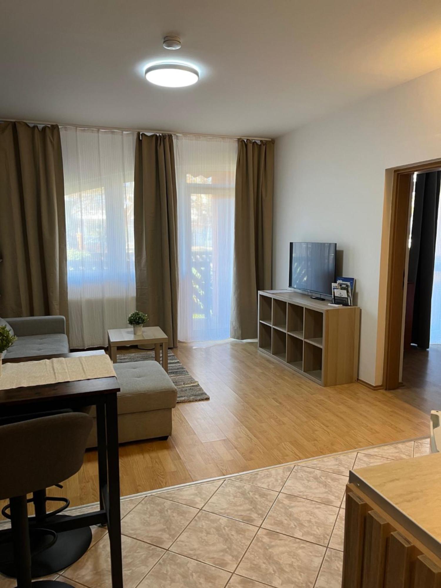 Y Apartman Balatonlelle Esterno foto