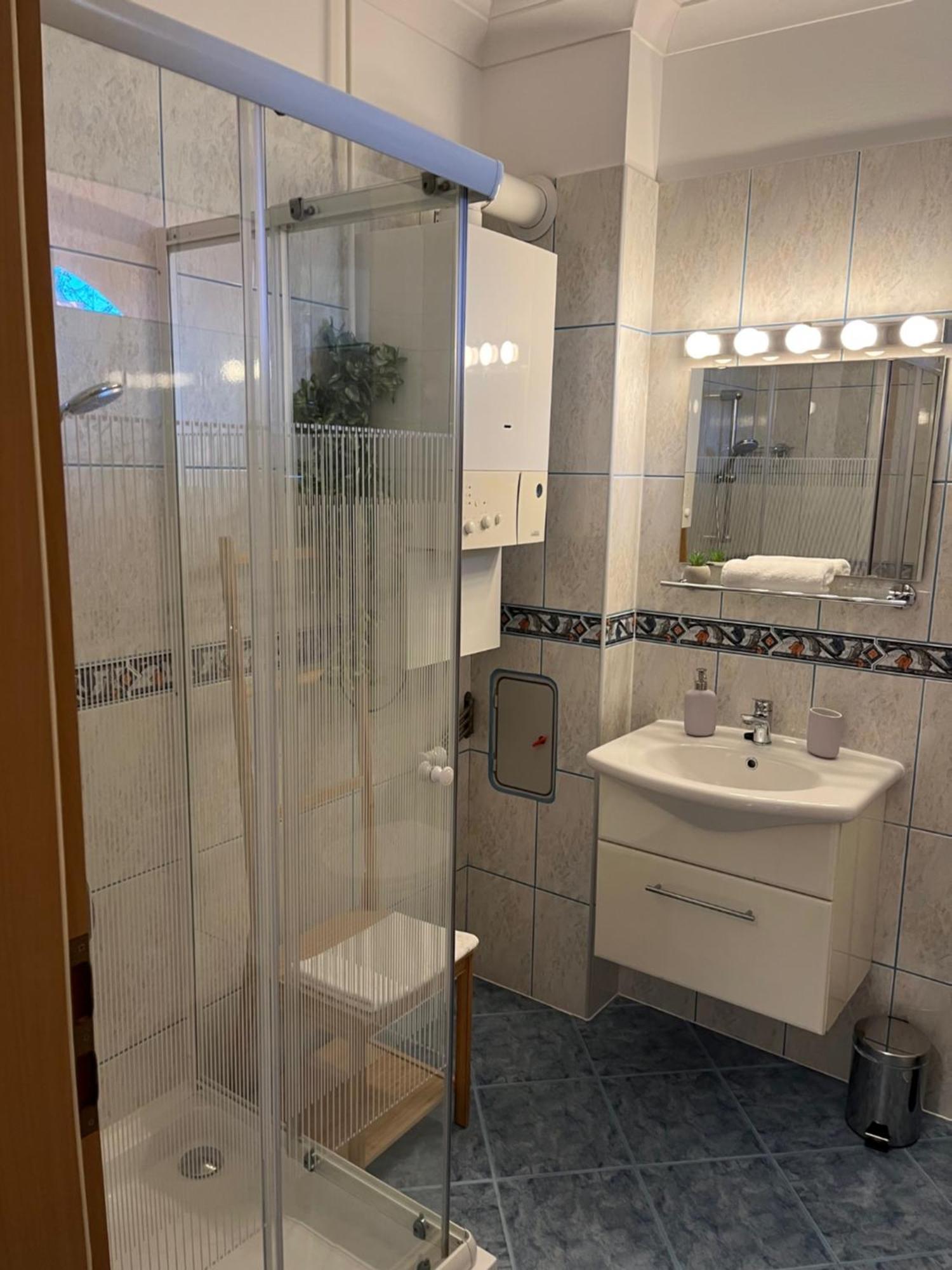 Y Apartman Balatonlelle Esterno foto