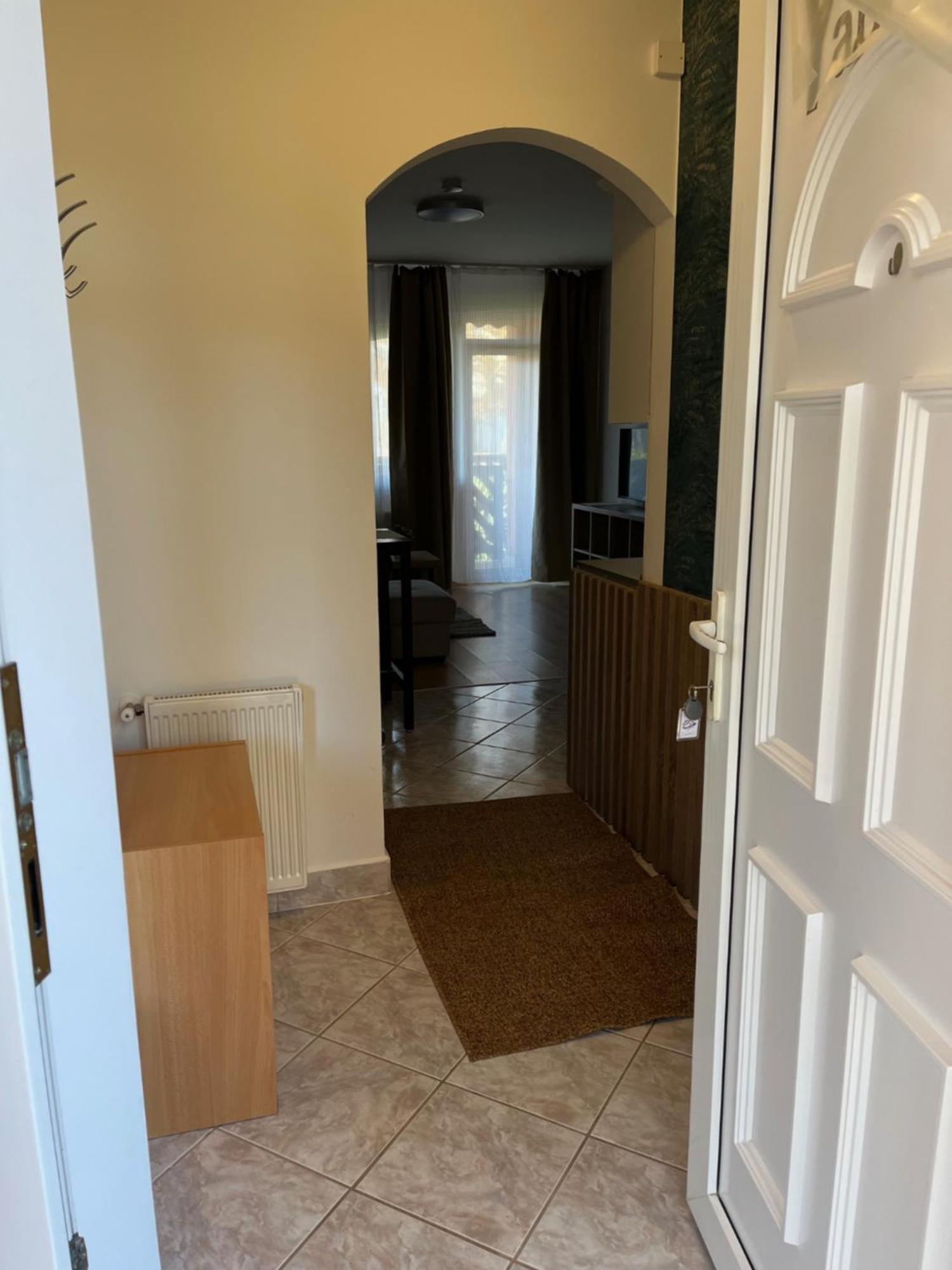 Y Apartman Balatonlelle Esterno foto